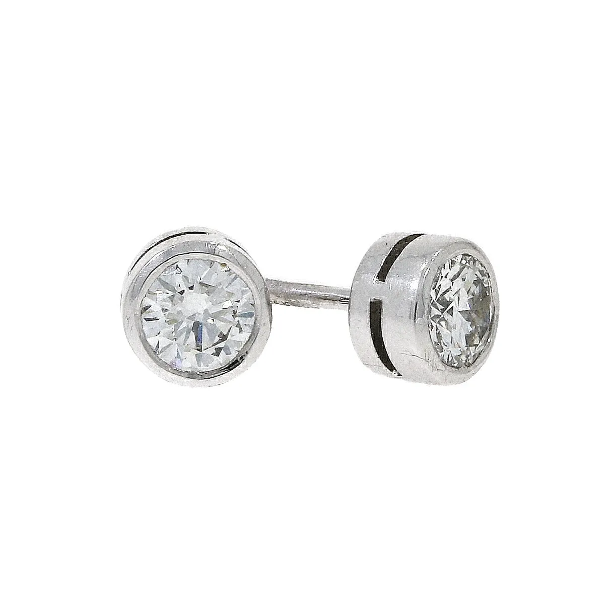 18ct white gold Diamond solitaire rub over studs