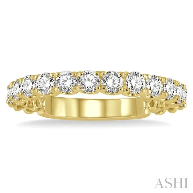 3/4 ctw Lattice Round Cut Diamond Wedding Band in 14K Yellow Gold