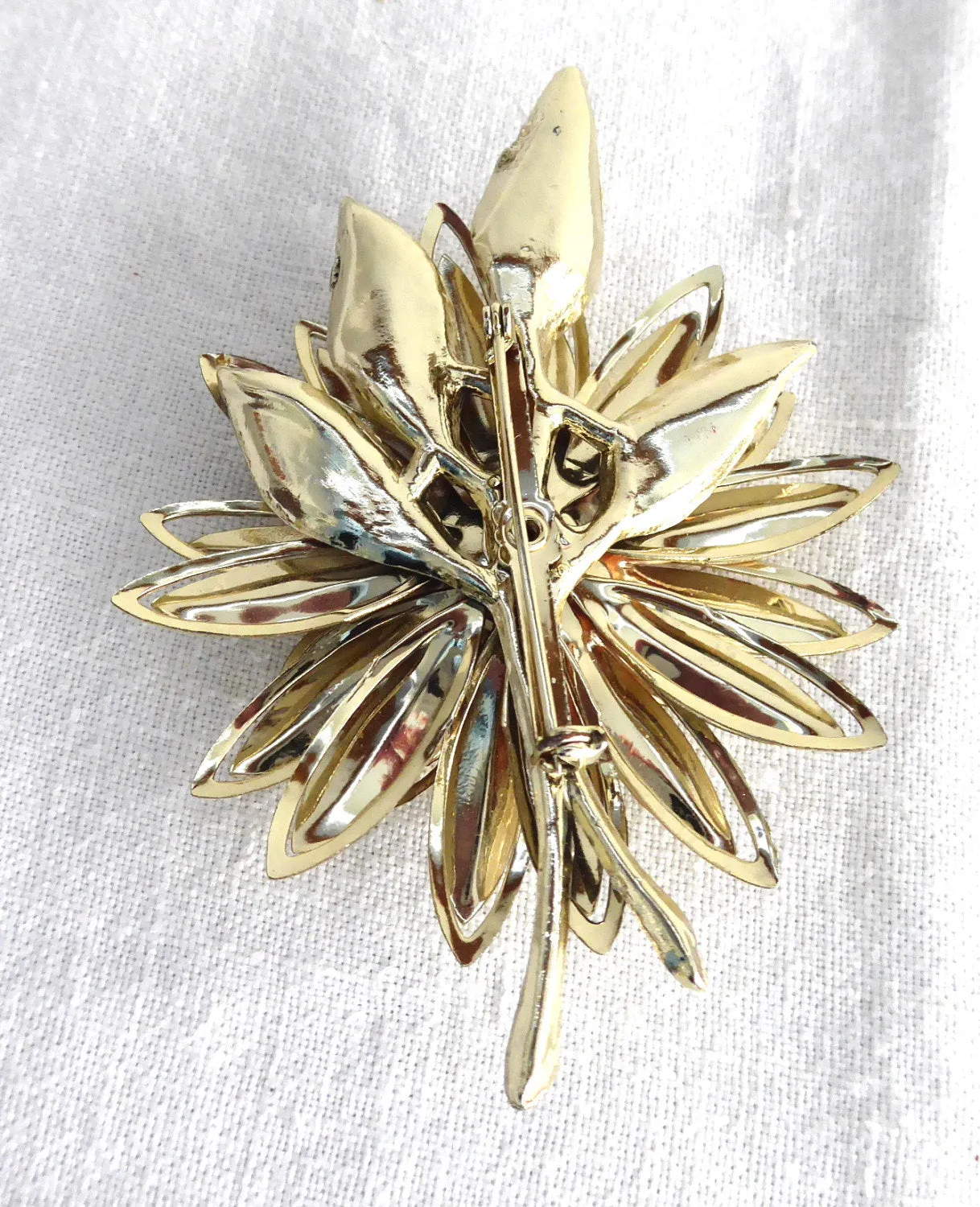 Brooch Large Gold Flower Pin 1960s Aurora Borealis Rhinestone Center Daisy