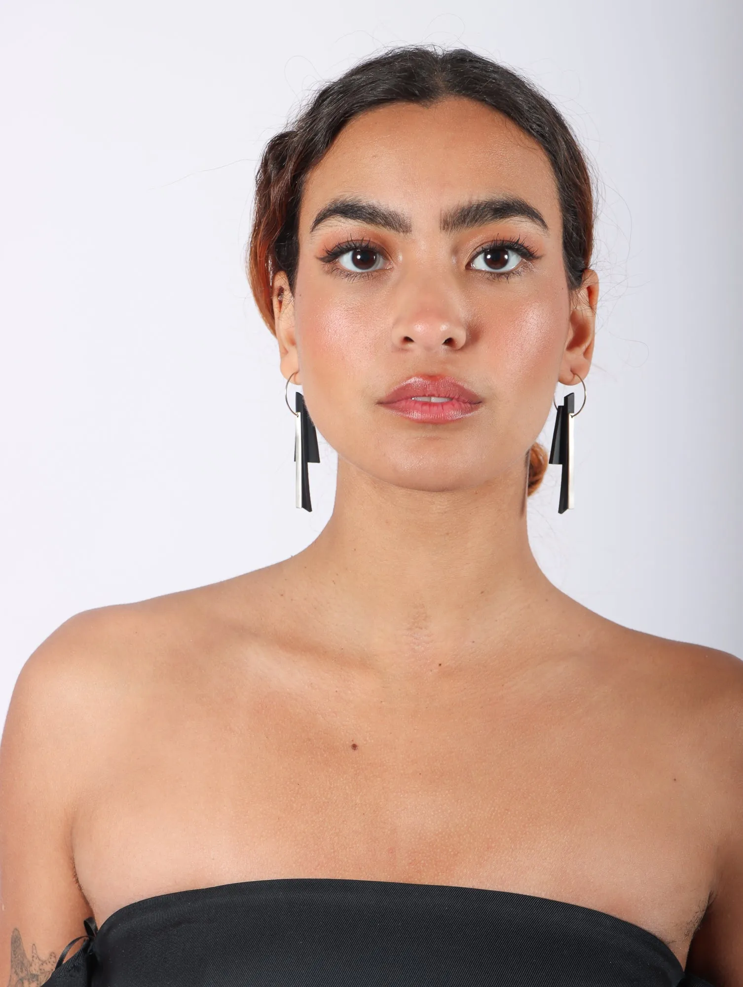 Liberta Bar Hoop Earrings in Black by Aumorfia