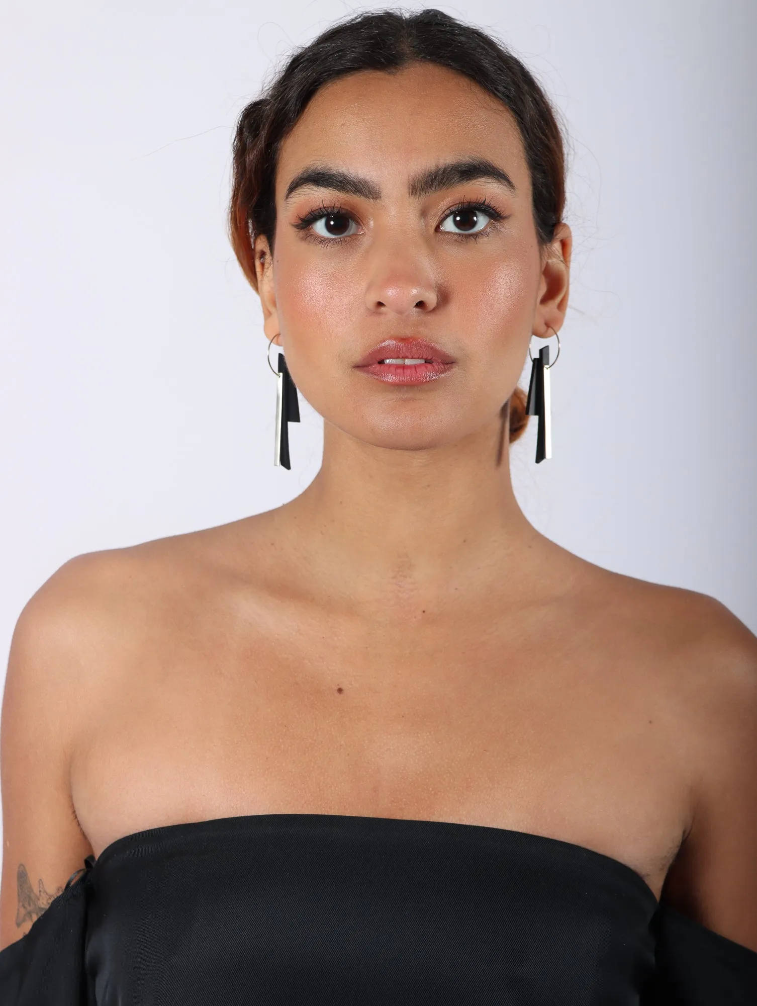 Liberta Bar Hoop Earrings in Black by Aumorfia