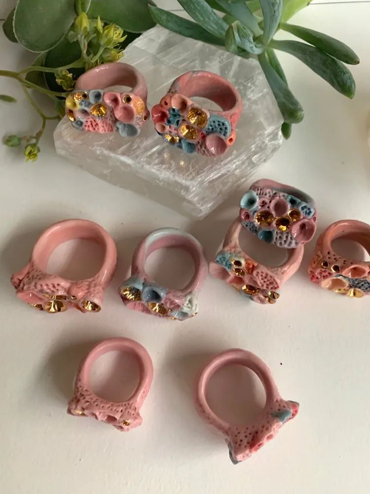 One pink tones ‘rock coral’ porcelain ring