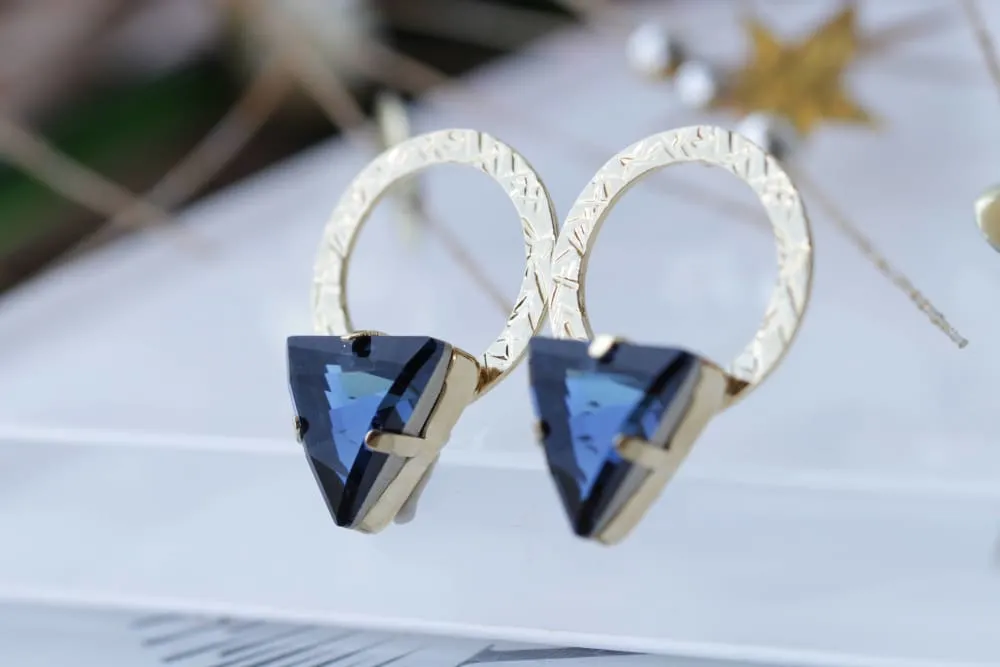 TRIANGLE HOOP EARRINGS